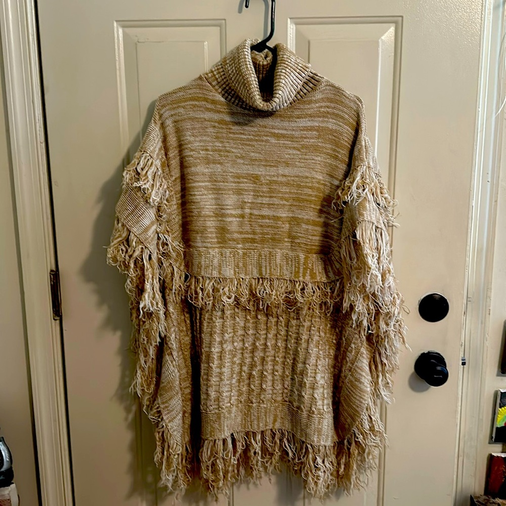 EUC-New York & Company, tan and white fringe poncho, size L/XL